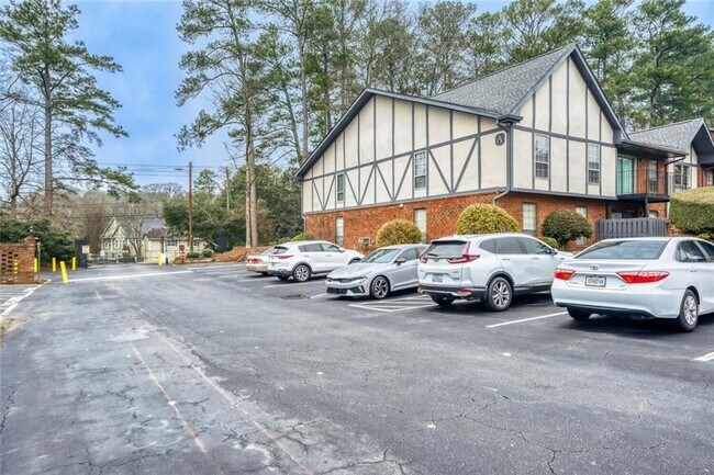 Building Photo - 6851 Roswell Rd
