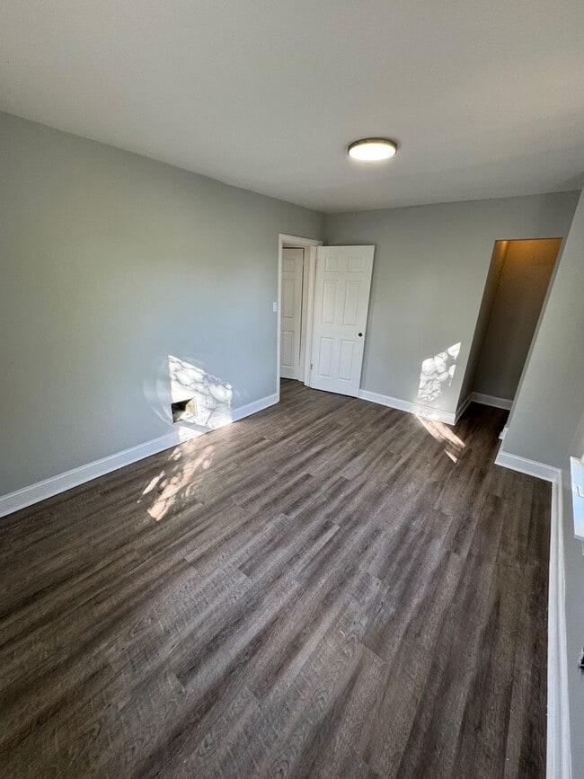 Building Photo - 384 Clarendon Ave