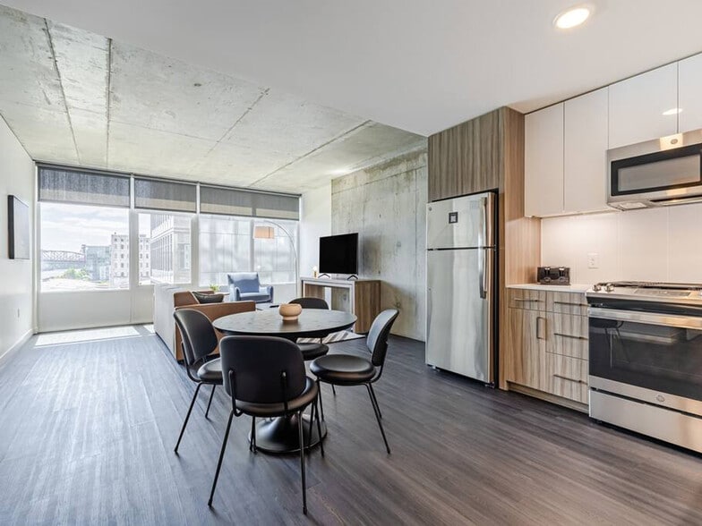 Building Photo - 1550 NW Naito Pkwy