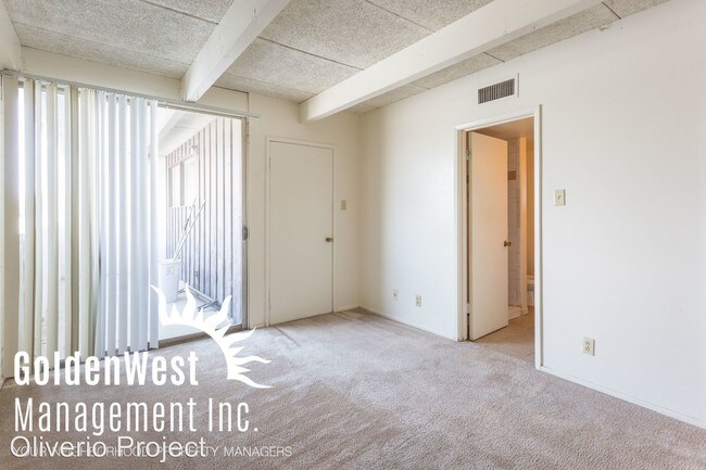 Building Photo - 910 E Marlette Ave