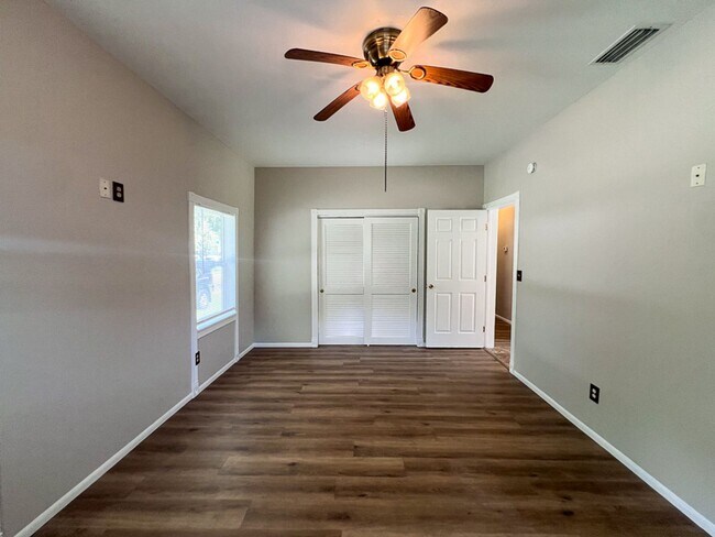 Building Photo - Pet Friendly 2BR/2BA + Flex Space on Doubl...