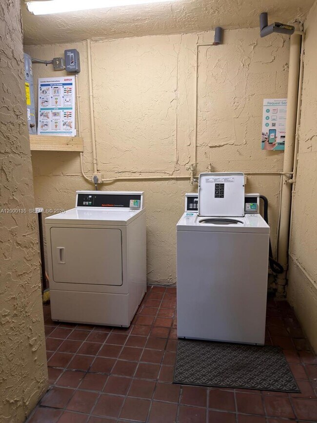 Building Photo - 9108 SW 137th Ter