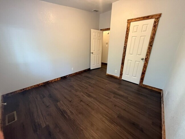 Building Photo - Newly Remodeled Home - Fully Fenced and Gated