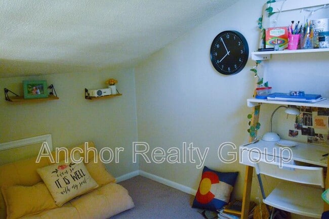 Building Photo - 331 Sunflower Ct