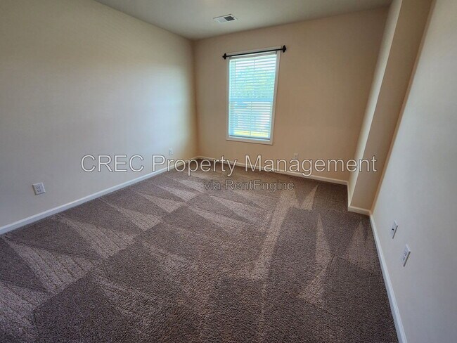 Building Photo - 260 Hyrne Dr