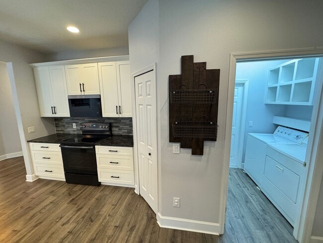 Building Photo - Spacious 4-bedroom, 3-bath POOL home in Cypress Springs! Pool Service INCLUDED!