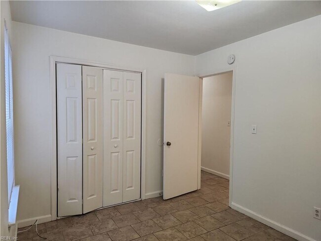 Building Photo - 6045 Bradford Dr