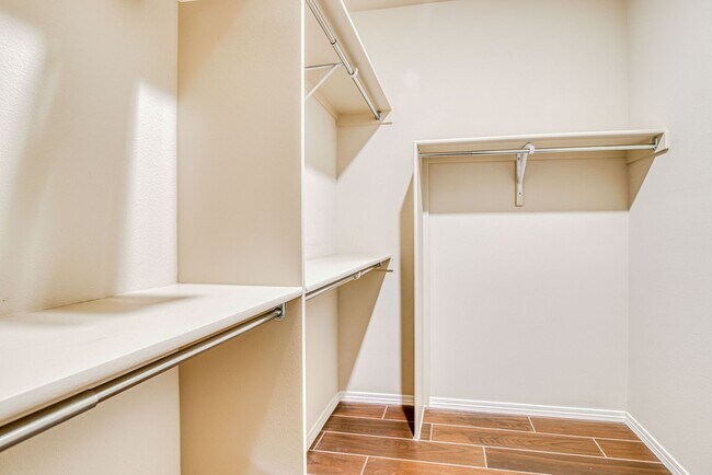 Building Photo - Westside area for Short or Long Term Rental(Completely Furnished) Beautiful 3 bed/2.5 baths