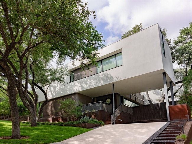 Building Photo - 2210 Westlake Dr