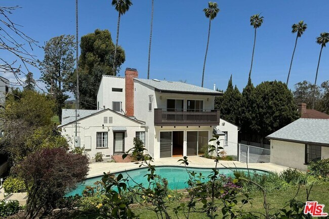 Building Photo - 12694 Montana Ave