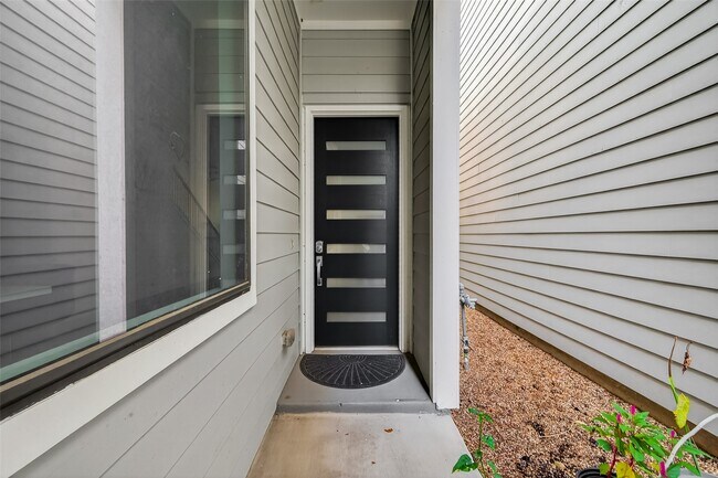 Building Photo - 4402 Schuler St