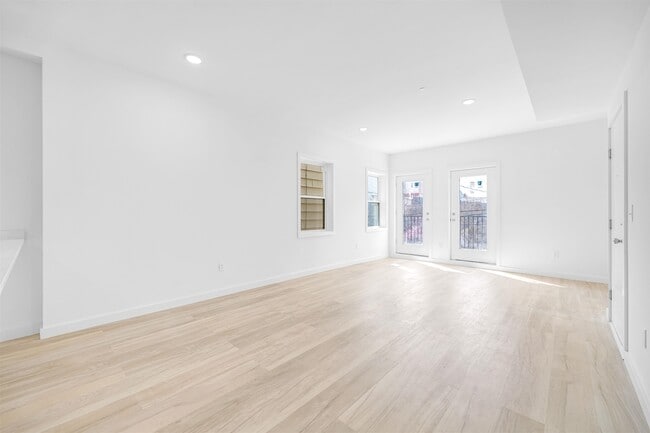 Building Photo - 411 11th St