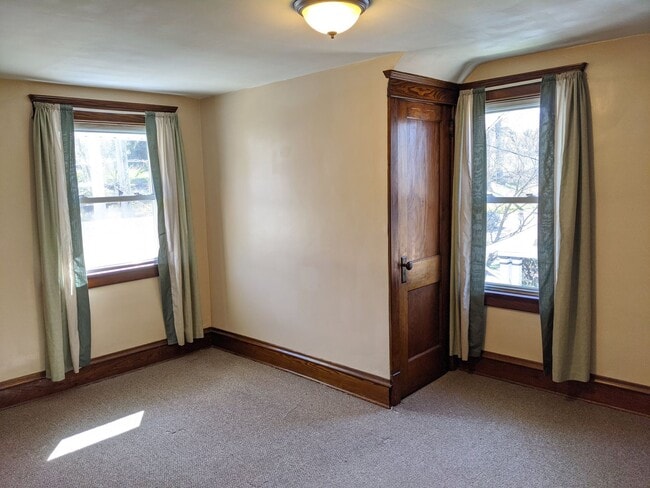 Building Photo - Nice 3 BR, 1 Bath House for Rent