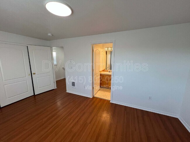 Building Photo - 2521 NW Cedar Ave
