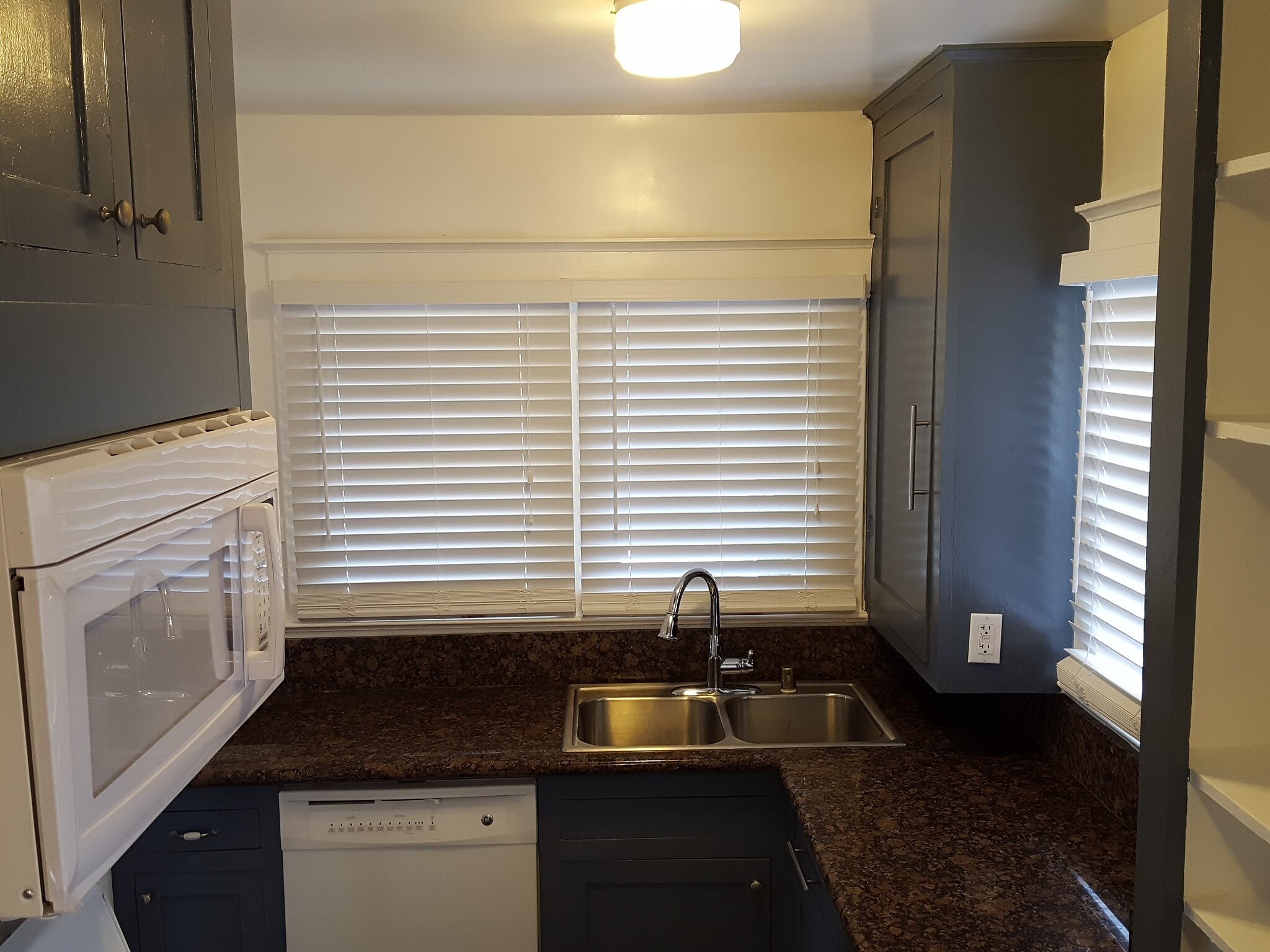 Building Photo - 495 Gaviota Ave