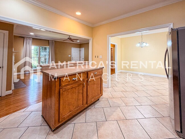 Building Photo - 584 Woodland Ridge Rd