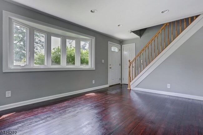 Building Photo - 85 Hollywood Ave