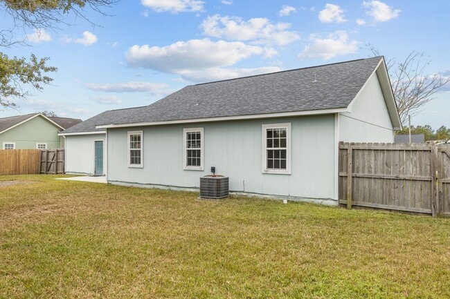 Building Photo - 504 Sumrell Way