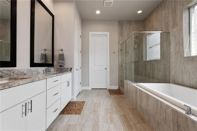 Building Photo - 1305 Town Creek Dr