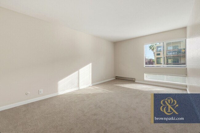 Building Photo - 916 Beach Park Blvd