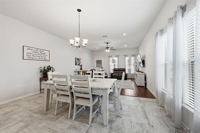 Building Photo - 4 Bedroom House Near LSU on Burbank