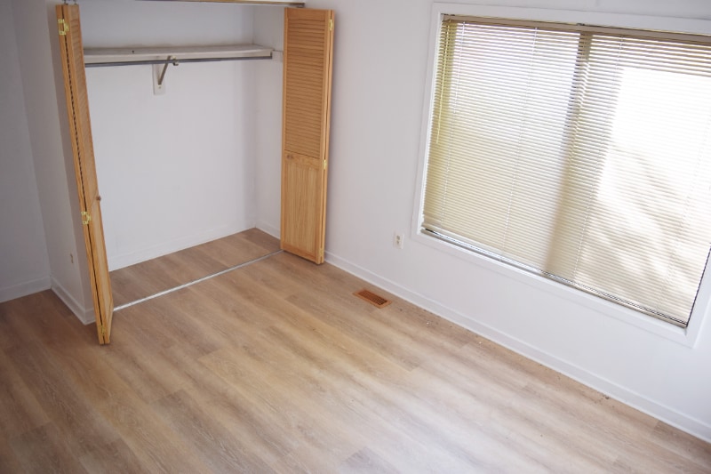 Building Photo - 9745 Lake Shore Dr