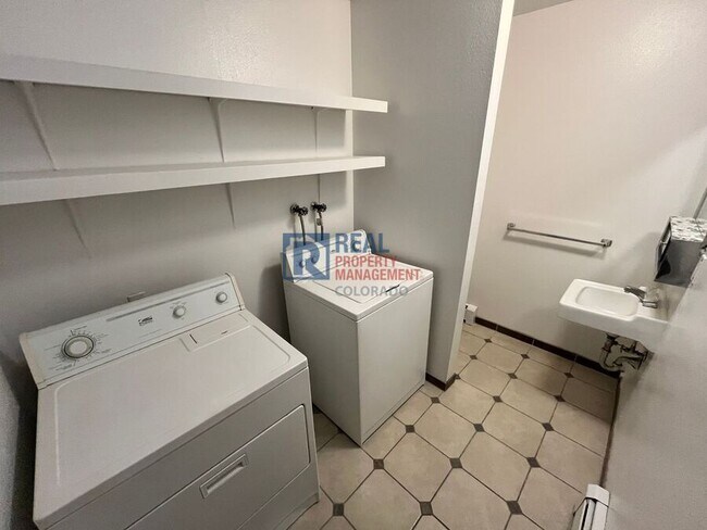 Building Photo - 1704 E 17th St