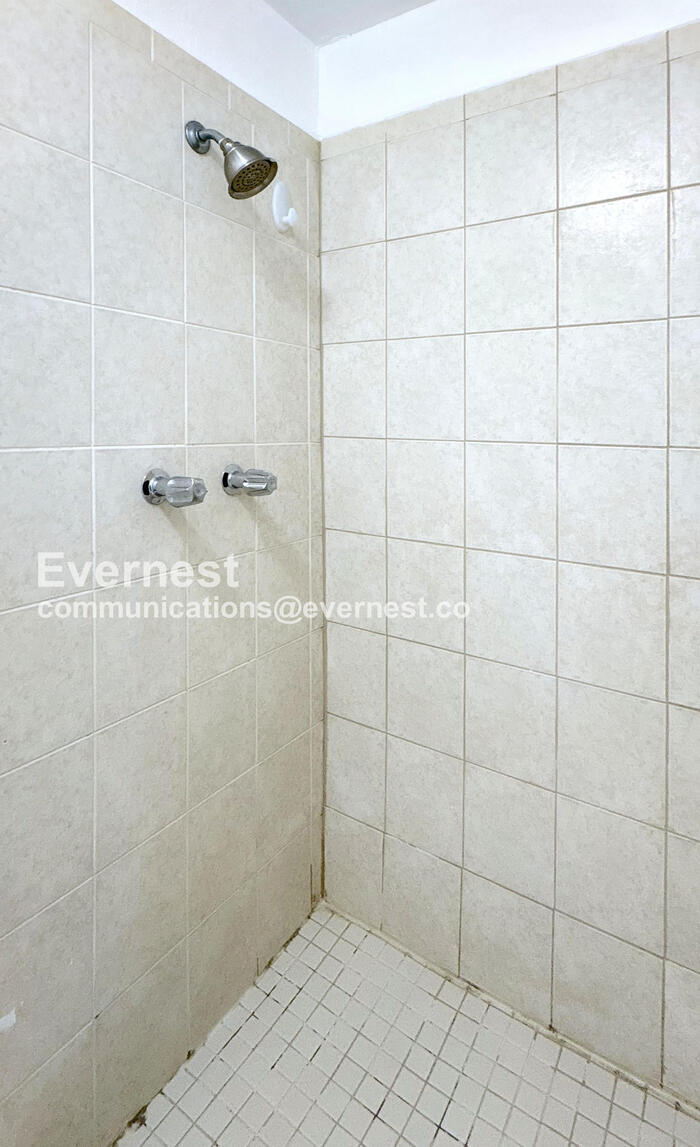 Building Photo - 1535 Toledo St