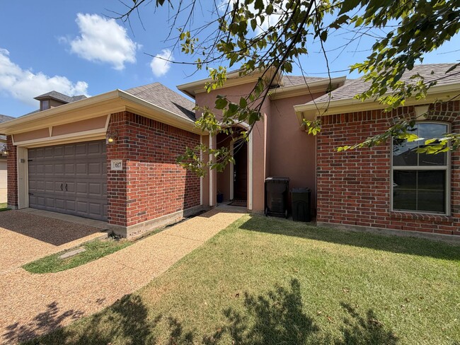 Building Photo - Gorgeous 3 Bedroom North Bossier Home