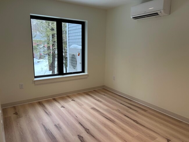 Building Photo - 30 Ladds Ln