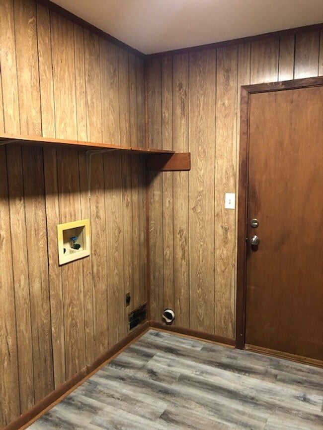 Building Photo - Renovated 3 Bedroom 1 Bath Home on 1 Acre for Rent!