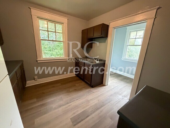 Building Photo - 107-4 Davis-