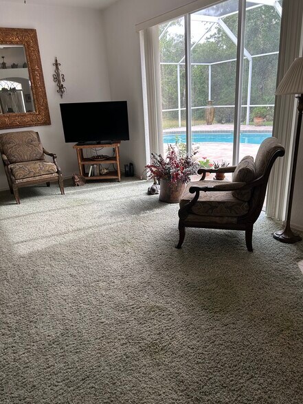 Shared living room - 4 Poppy Ct