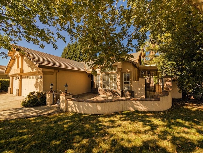 Building Photo - BEAUTIFUL SINGLE FAMILY HOME IN FOLSOM!
