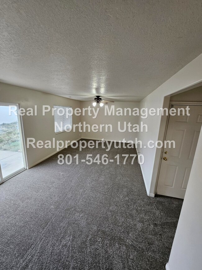 Building Photo - Beautiful 4 Bed 3 Bath Layton Home