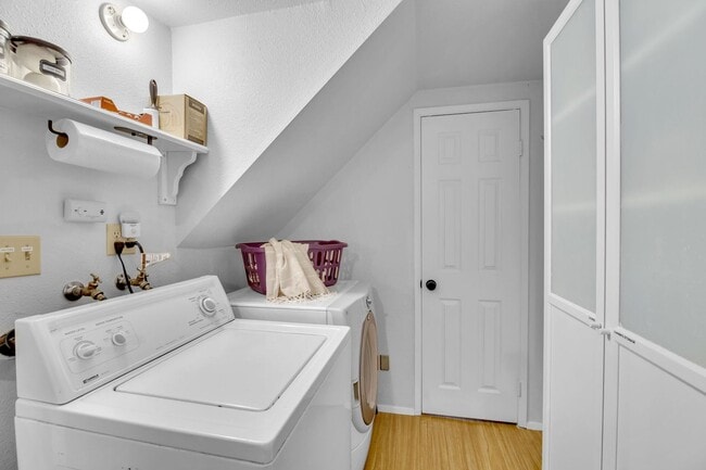 Building Photo - 355 Mullins Dr