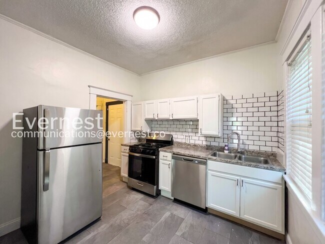 Building Photo - 1489 Faxon Ave