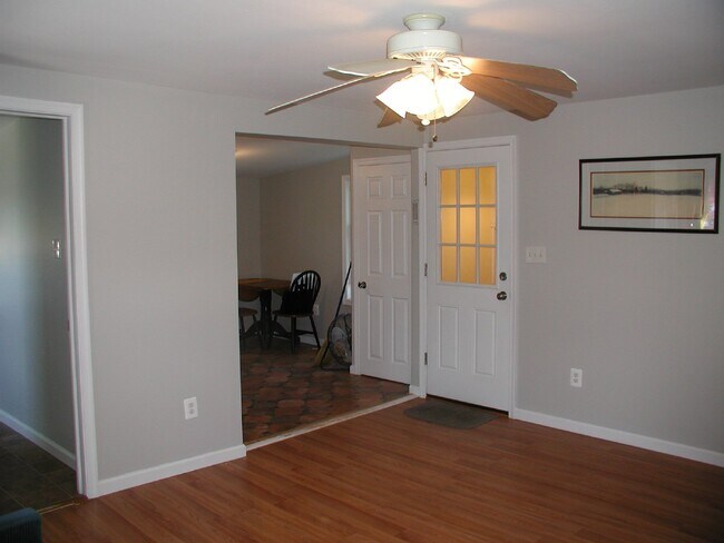 Building Photo - Cozy 1-Bed Apartment in Clarksboro, NJ!