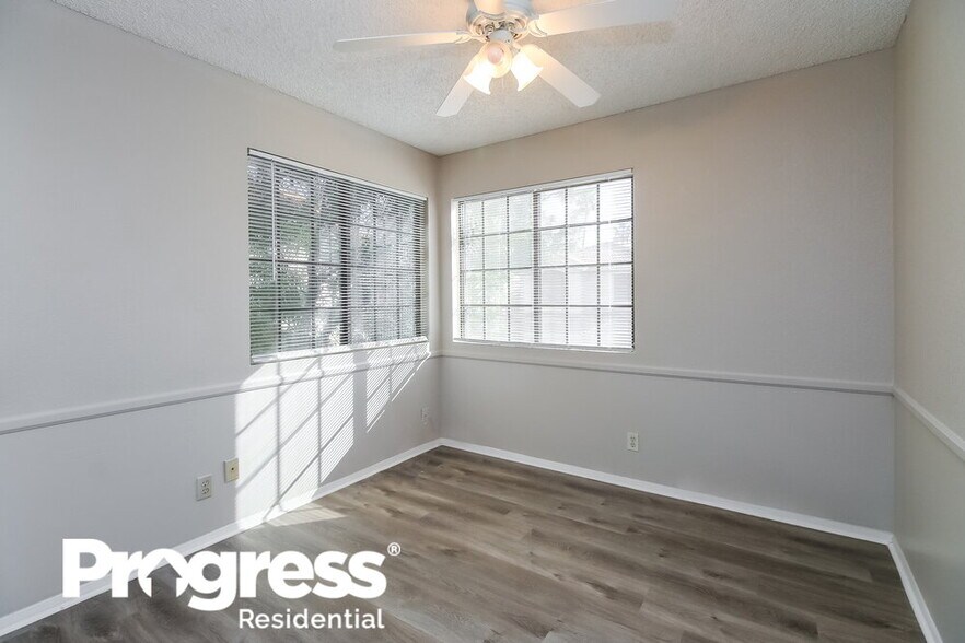 Building Photo - 1041 E Sunburst Ln