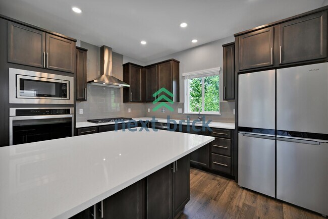 Building Photo - Spacious 4-Bedroom Retreat with 3.5 Baths in Beautiful Bothell – Your Ideal Home Awaits!