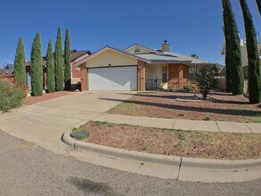 Building Photo - North Hills 3 Bed Refrig A/C!