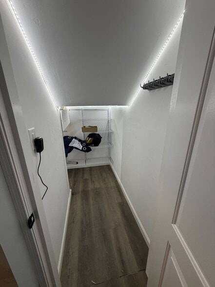Building Photo - 3050 Blackstone Ct