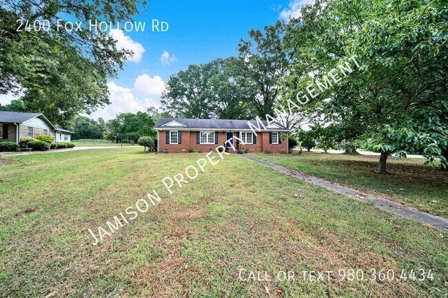 Building Photo - 2400 Fox Hollow Rd