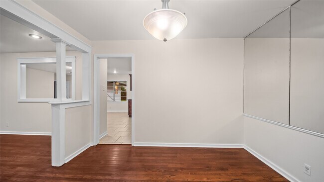 Building Photo - 9643 Val Verde St