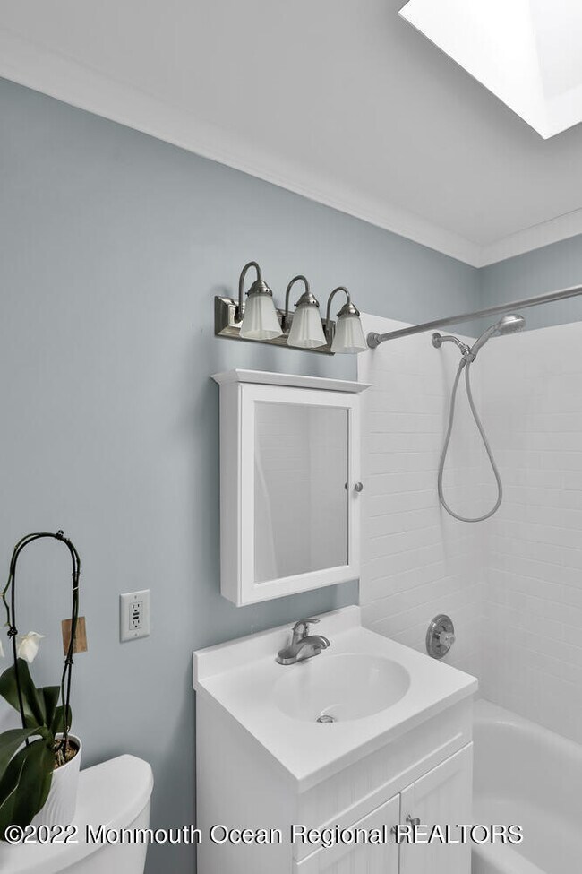 Building Photo - 324 Shore Dr