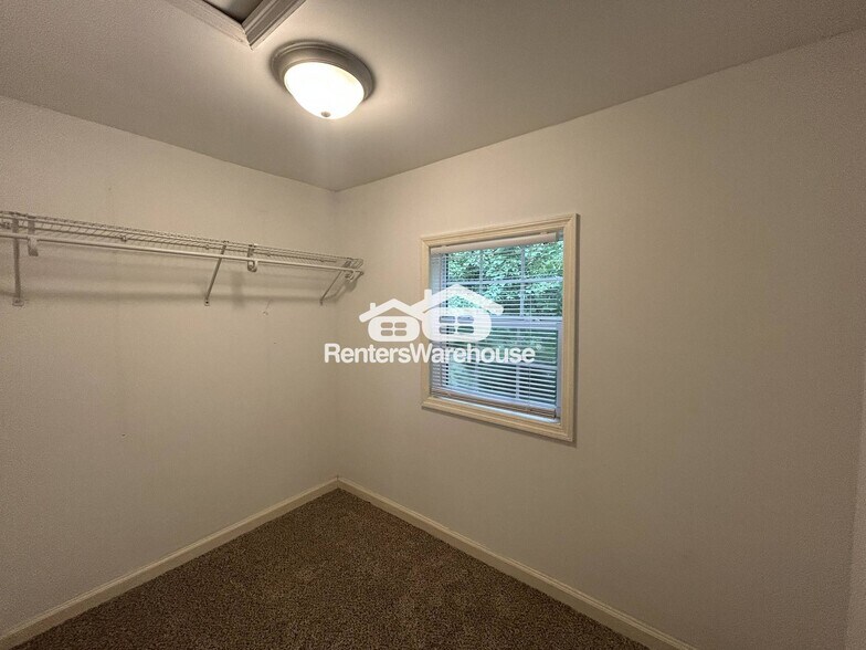 Building Photo - 837 Wear Dr