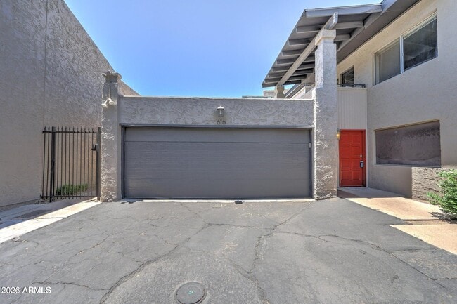 Building Photo - 616 E Manzanita Dr