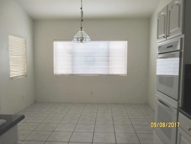 Building Photo - SUMMERLIN JEWEL! 4BD/2BA SINGLE STORY!