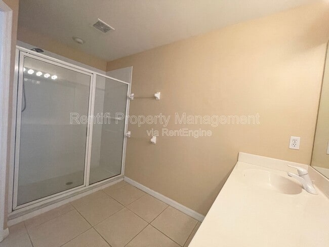 Building Photo - 8430 Village Edge Cir