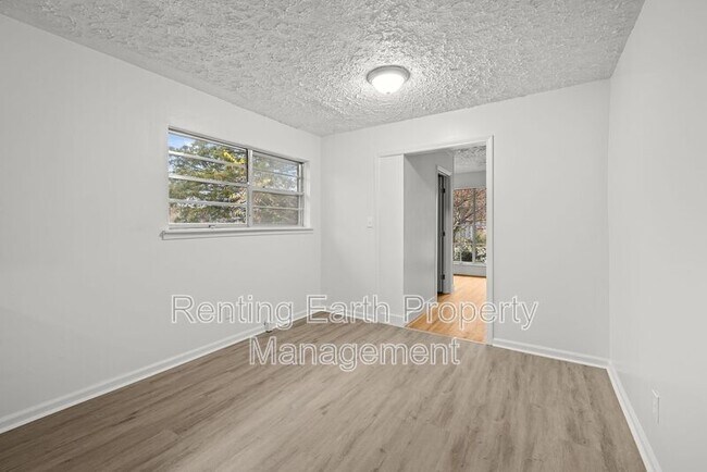 Building Photo - 2005 Snavely Ave SW